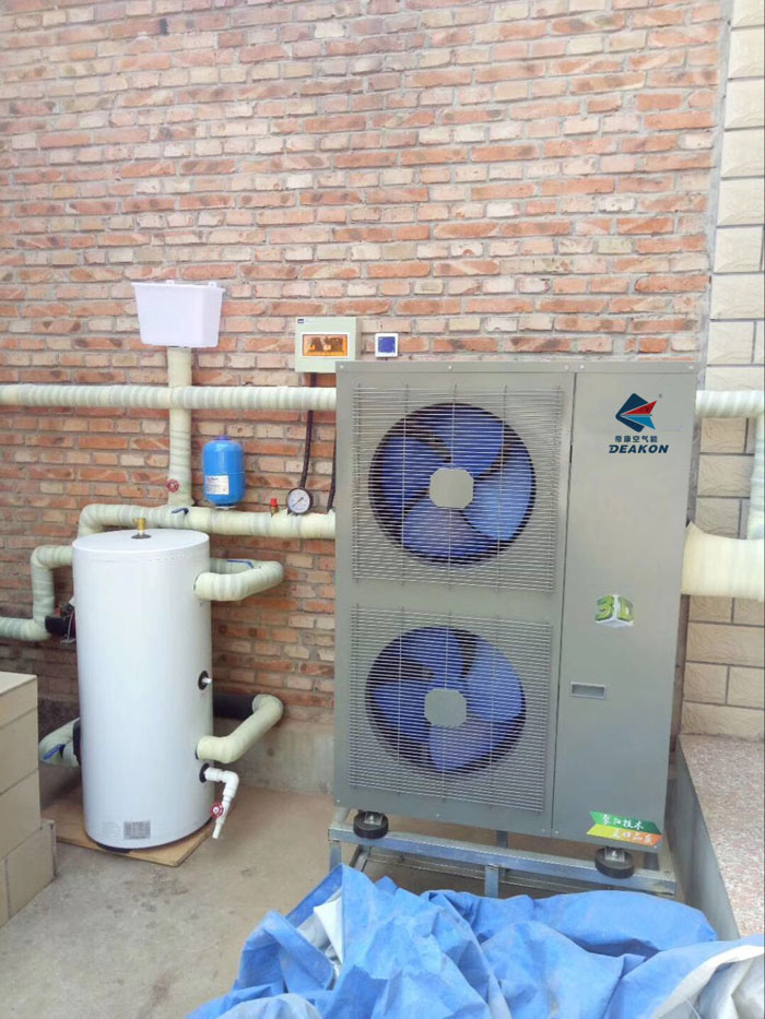 聚陽王牌煤改電空氣能熱泵反而是成為了目前應用比較廣泛，供暖便利度更 高的一種選擇。         我們來看看空氣能熱泵是怎么供暖的？它可以通過冷媒來吸收空氣中的熱量，利用壓縮機加工這部分量 ，最后將這些熱量轉移到水中，把冷水變成熱水。